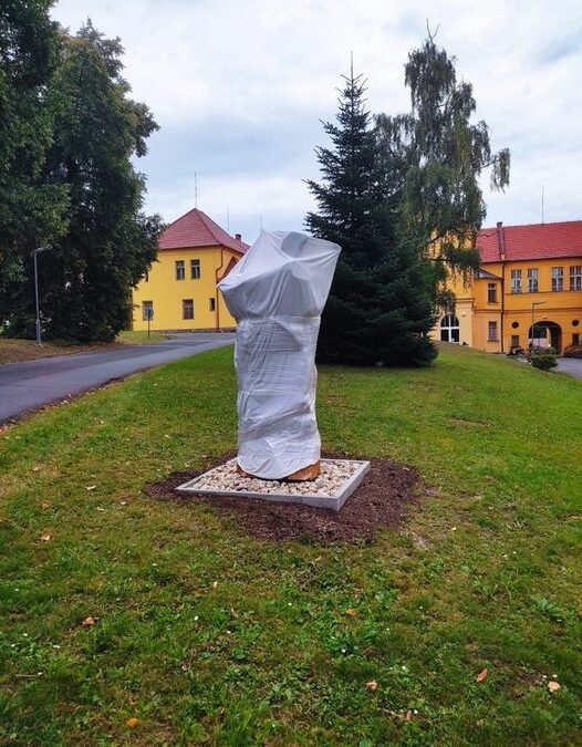 Slavnostní odhalení sochy „Strom života“